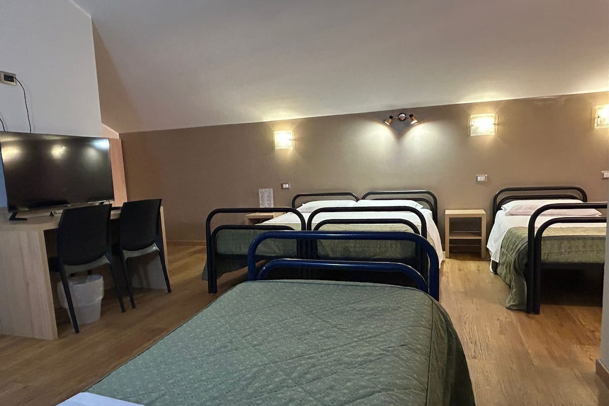 Standard Room, Multiple Beds | Iron/ironing board, free WiFi