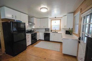 Private kitchen - Cabin House Near UCF, Valencia & Hospital!
 (Orlando)