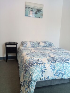 Basic Double Room | Free WiFi - Hôtel Le Celtic (Montlucon)