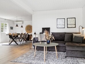 Télévision, cheminée