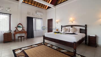 Panoramic Villa, 1 King Bed, Mountain View | 1 bedroom, in-room safe, desk, free WiFi