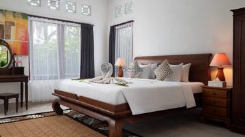Panoramic Villa, 1 King Bed, Mountain View | 1 bedroom, in-room safe, desk, free WiFi