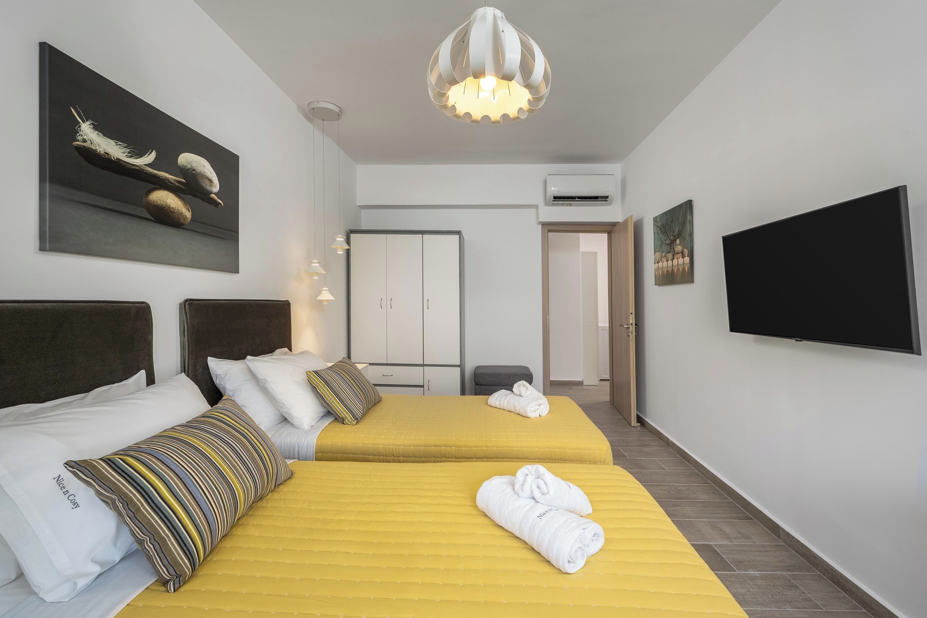 2 عدّة غرف نوم وتجهيزات عازلة للصوت ومكواة/لوح كي وواي فاي مجانًا