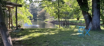 A special place for families & travellers on the river bank in Jamieson town.