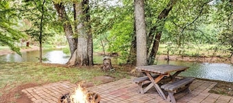 A special place for families & travellers on the river bank in Jamieson town.