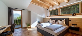 Wiesgut Gala Apartment with Mountain View, Balcony, and Wi-Fi