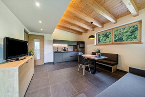 TV - Apartment 'Wiesgut Gala' with Mountain View, Balcony and Wi-Fi (Tesimo)