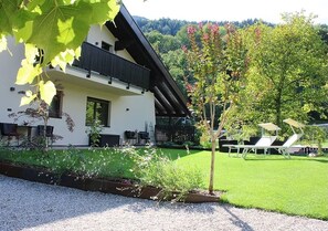 Property grounds - Holiday Apartment "Wiesgut Jonagold" with Mountain View, Private Terrace & Wi-Fi (Tesimo)