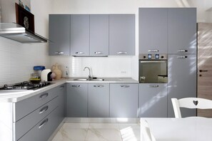Geladeira, fogão, cooktop, lava-louças