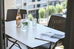 Apartment | Balcony - 3BR SeaView Apt by the Beach by SeaNRent (Herzliya)