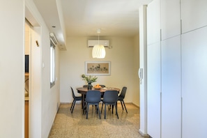 Appartement | Repas dans la chambre