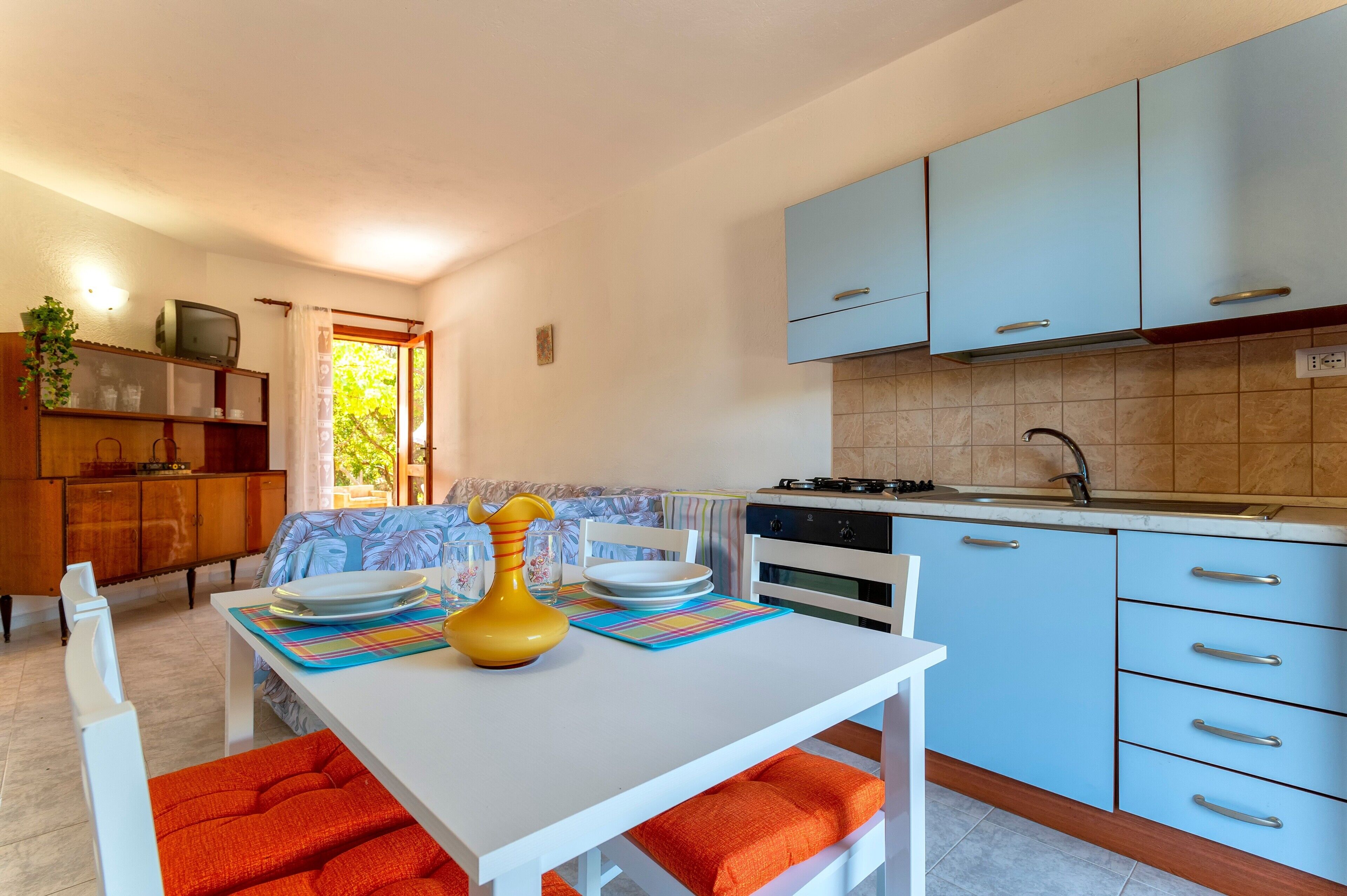 Frigorifero, forno, piano cottura, bollitore elettrico