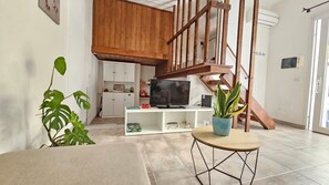 TV - Apartment "In Casetta" with Private Garden and Wi-Fi (Cagliari)
