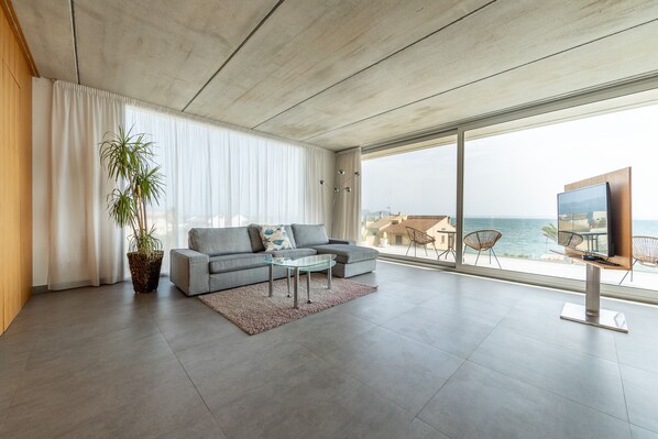 TV - Holiday Home 'Villa Mar' with Sea View, Wi-Fi and Air Conditioning (can picafort)