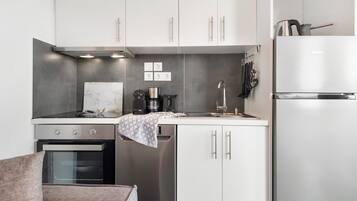 Køleskab, ovn, kogeplade, opvaskemaskine