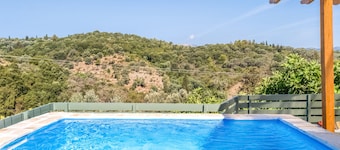 Villa "Îyrtali" with Sea View, 2 Private Terraces & Wi-Fi