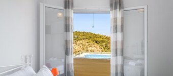 Villa "Μyrtali" with Sea View, 2 Private Terraces & Wi-Fi