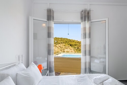 Villa "Μyrtali" with Sea View, 2 Private Terraces & Wi-Fi