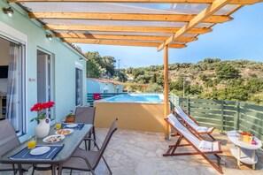 Outdoor dining - Villa "Μyrtali" with Sea View, 2 Private Terraces & Wi-Fi (Meganisi)