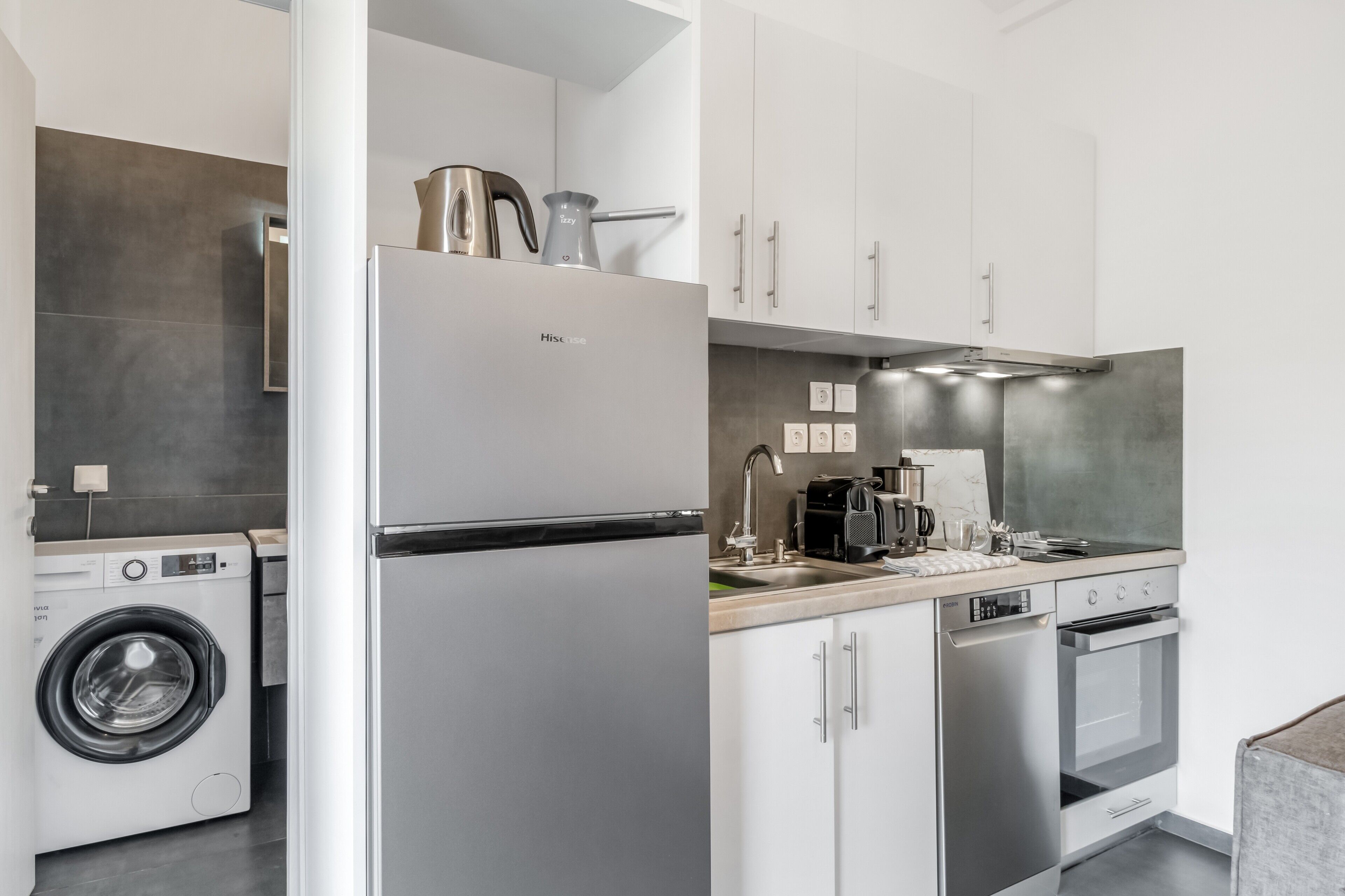 Fridge, oven, stovetop, dishwasher