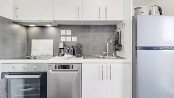 Refrigerador, horno, parrilla de estufa y lavavajillas