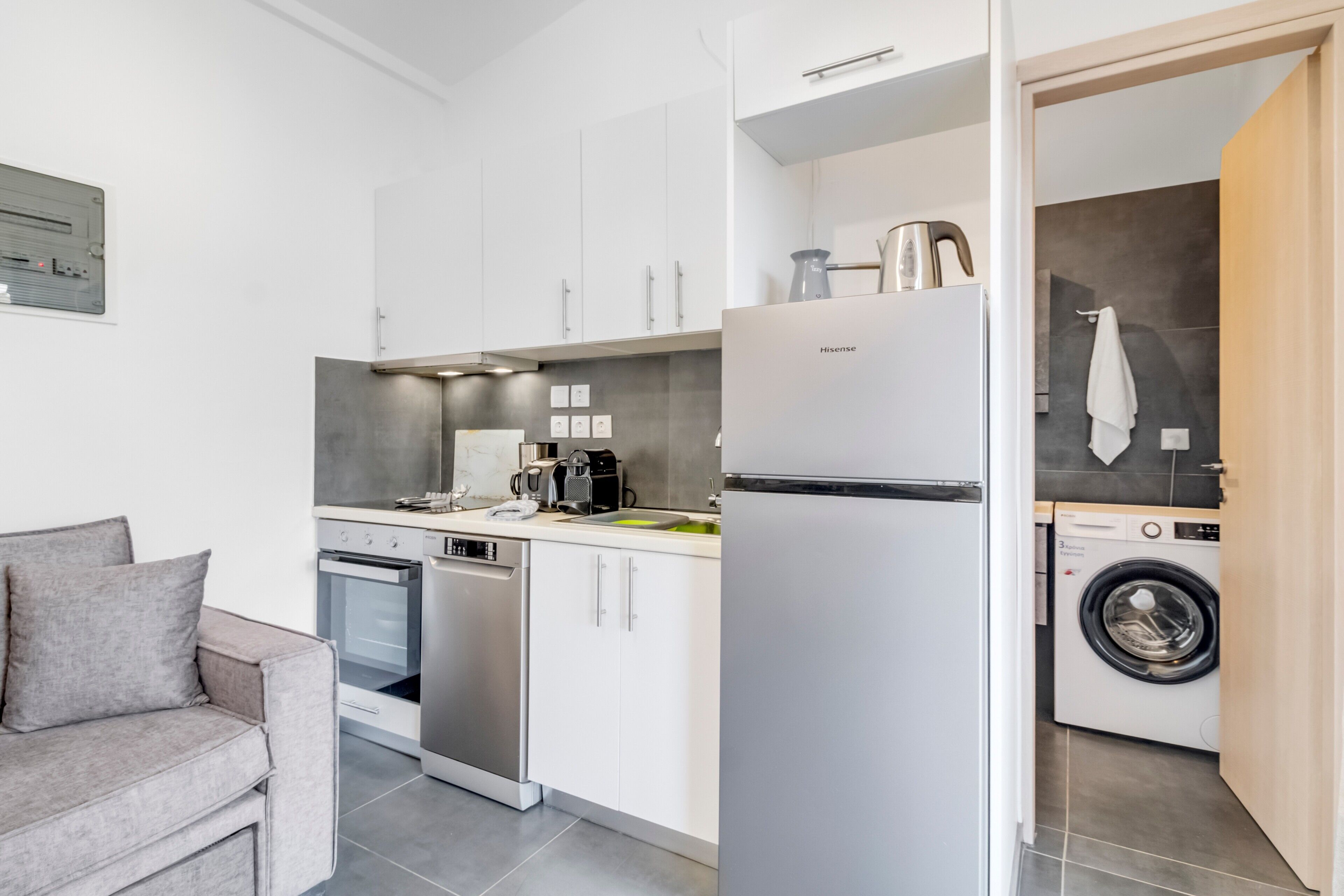 Fridge, oven, stovetop, dishwasher