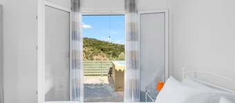 Villa "Μyrsini" avec vue sur la mer, 2 terrasses privées, piscine privée et Wi-Fi