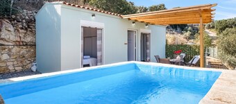 Villa "Μyrsini" avec vue sur la mer, 2 terrasses privées, piscine privée et Wi-Fi