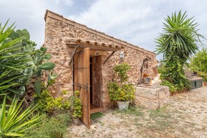 Exterior detail - Country House 'Villa Sa Teulada' with Mountain View, Wi-Fi and Air Conditioning (Santa Margalida)