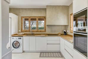 冰箱、微波炉、烤箱、炉灶