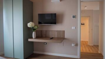 Appartement Panoramique | Coffres-forts dans les chambres, bureau, fer et planche Ă repasser