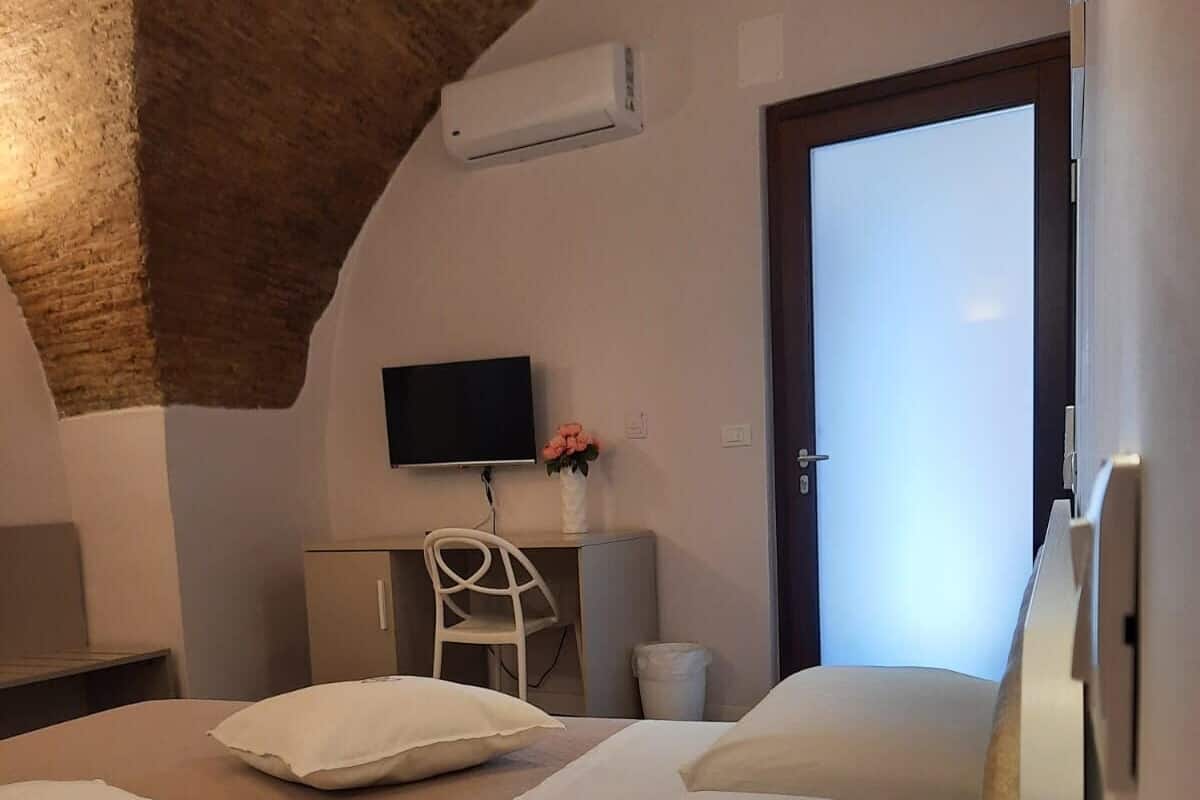 1 bedroom, in-room safe, desk, iron/ironing board