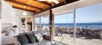 Vacation Home 'La Terraza Del Mar' with Sea View, Terrace & Wi-Fi