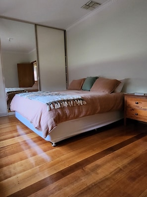 4 bedrooms, desk, iron/ironing board, WiFi