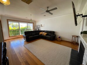 Interior - Spacious Home Close to CBD and River Front (Mildura)