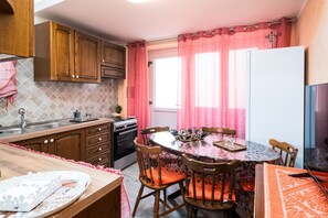 Dining - Holiday Apartment "Su Nidu Nou" with Wi-Fi & A/C (Dorgali)