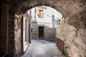 Property grounds - Holiday Apartment "Su Nidu Nou" with Wi-Fi & A/C (Dorgali)
