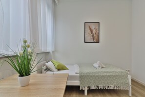 3 bedrooms, iron/ironing board, travel cot, free WiFi - Big Family Suite with 7 beds in the center of Göppingen (Göppingen)