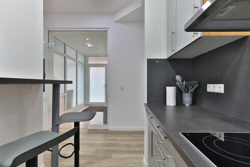 Modernes Apartment in Zentrum, Anbindung Stuttgart, Märklineum und EWS Arena.
