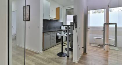 Modernes Apartment in Zentrum, Anbindung Stuttgart, Märklineum und EWS Arena.