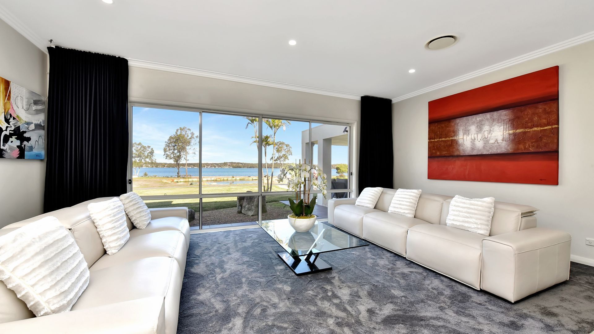 Smart TV, fireplace, ping pong