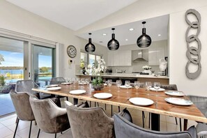 Dining - Lake Palm Resort Luxury Waterfront on 3 acres (Dora Creek)