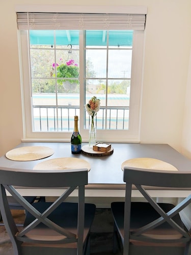 Peaceful 2 bedroom upstairs unit!