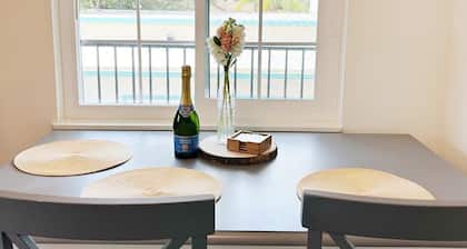 Peaceful 2 bedroom upstairs unit!