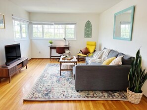 Televisión y oficina 