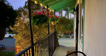 Peaceful 2 bedroom upstairs unit!