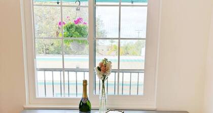 Kensington Retreat | Walk to Cafés & Dining