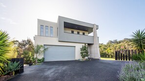 Exterior - Augusta Private Acre Escape in Mount Martha with pool (Mount Martha)