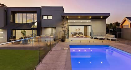 Augusta Private Acre Escape in Mount Martha with pool