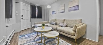 Charming Getaway: Bespoke Comfort, Prime Location